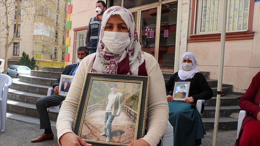 Diyarbakır annelerinden Zümrüt Salim: Oğlum devlete sığın, teslim ol