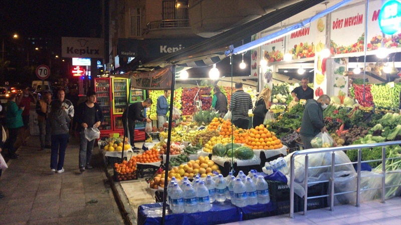 Mersin'de sokağa çıkma yasağı öncesinde yoğunluk yaşandı