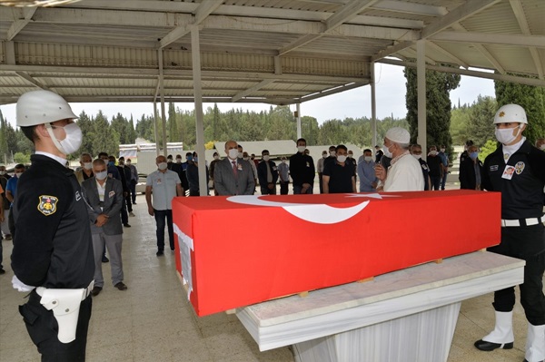 Kalp krizi sonucu vefat eden polis memuru Adana'da toprağa verildi