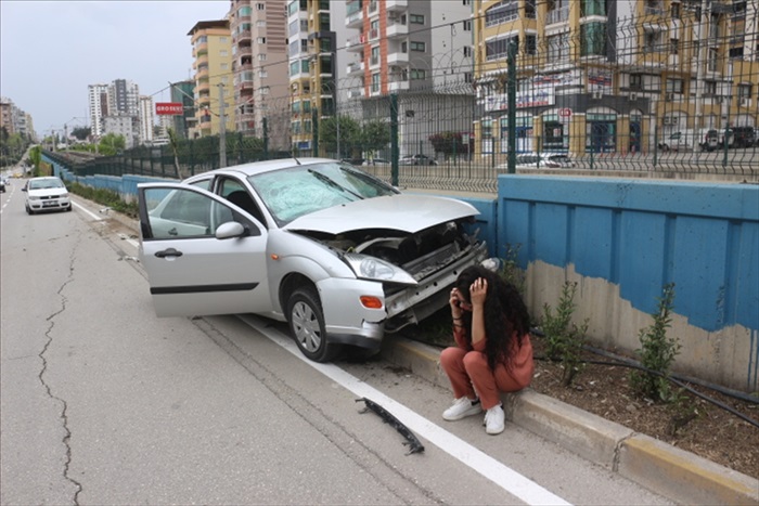 Sağlık çalışanı işe giderken kaza yaptı