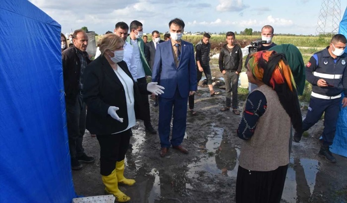 Sağanaktan etkilenen tarım işçilerine gıda ve kıyafet yardımı