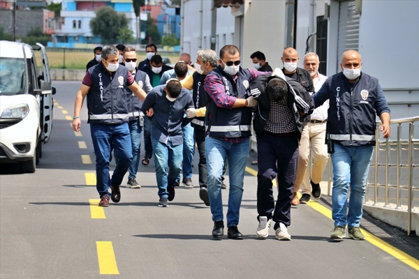 Adana'daki cinayetle ilgili yakalanan 5 şüpheliden ikisi tutuklandı