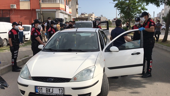 Adana'da 400 polisle mahallede "torbacı" uygulaması