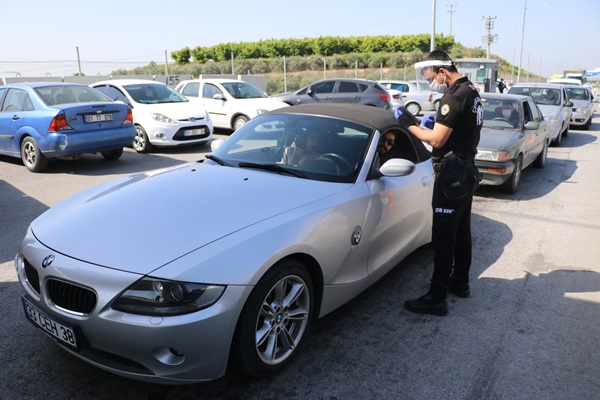 Adana’ya giren bütün araçlar tek tek incelendi  