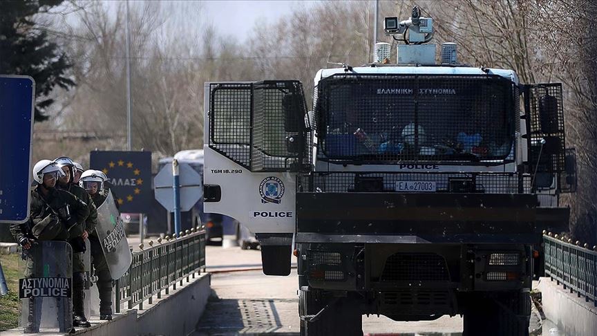 Yunan polisi Kovid-19 salgınından faydalanarak sığınmacıları zorla Türkiye'ye gönderiyor