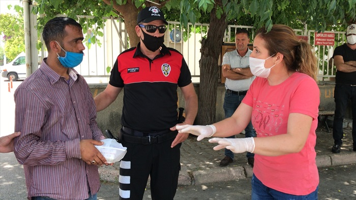 Adana'da hasta yakınlarına zorla dini içerikli kitap satmaya çalışanlara yönelik denetim