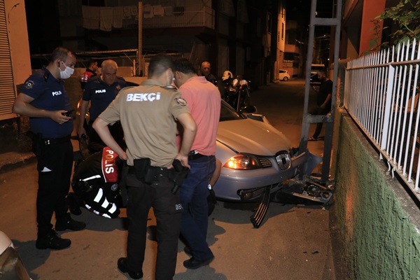 Silah sesi ihbarına giden polis ekipleri kurşunlanmış otomobili buldu  