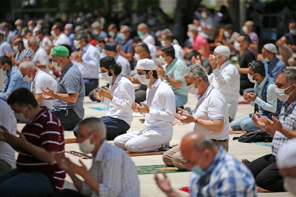 Cuma namazı sonrası bütün camilerde yağmur duası edilecek