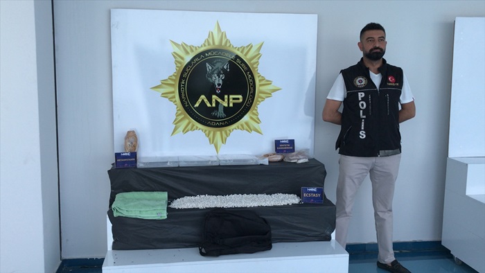 Adana'da otobüste uyuşturucu bulundu, 5 şüpheliden 3'ü tutuklandı