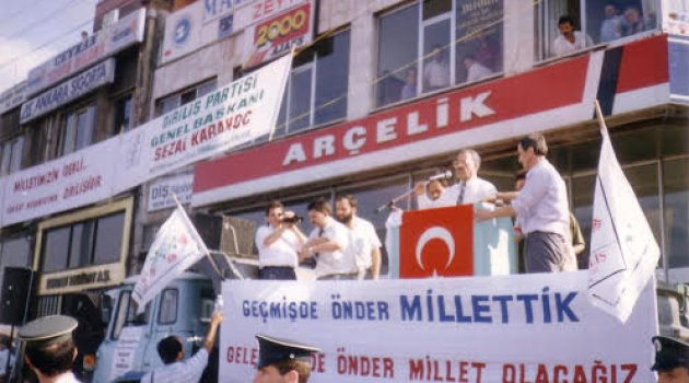 Nizamettin Yıldız: Sezai Karakoç’un konuşmaları sırasında meydana asılan sloganlar..