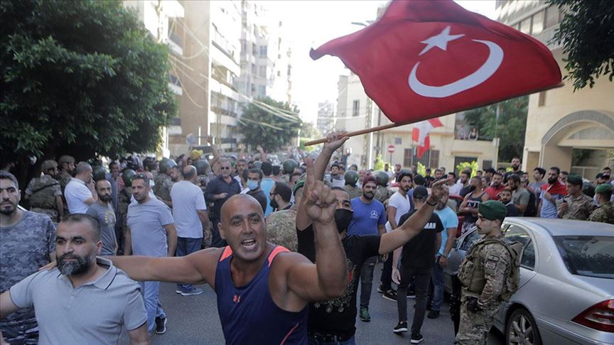 Lübnan'da Ermeni asıllı sunucunun Türkiye'ye hakaret ettiği televizyon kanalı protesto edildi