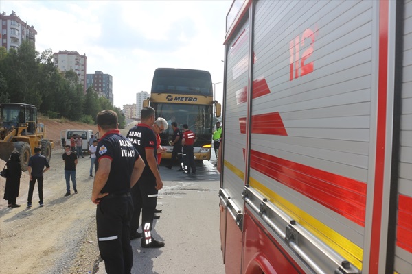 Adana'da seyir halindeki otobüste çıkan yangın büyümeden söndürüldü