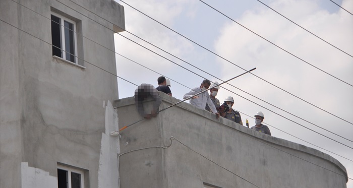 Adana'da elektrik akımına kapılan boyacı hayatını kaybetti