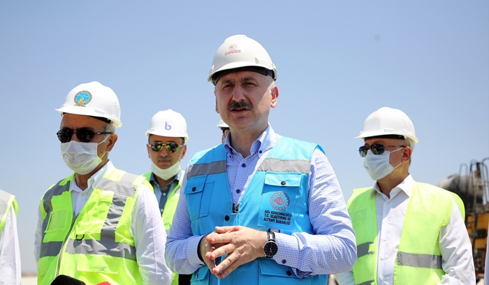 Bakan Karaismailoğlu: "İlk uçak 2 yıl içerisinde piste inecek"