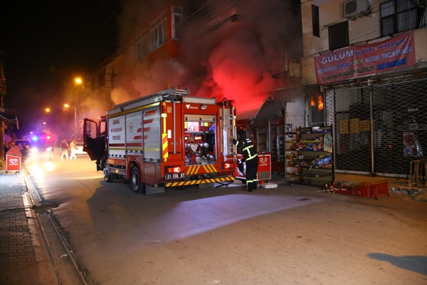 Adana'da markette çıkan yangın maddi hasara neden oldu