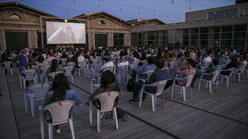 CerModern açık hava sahnesini sanatçılara ücretsiz açıyor