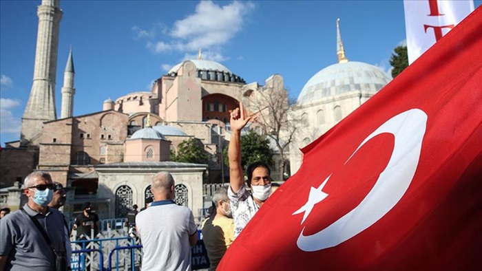 Türkiye'nin dört bir tarafından Ayasofya Camisi'nde namaz kılmak için geldiler