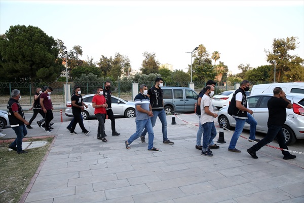 Adana'da uyuşturucu operasyonunda yakalanan 14 zanlı tutuklandı