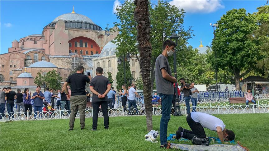 Ayasofya Camisi'nde açılış hazırlıkları sürüyor