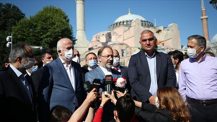 Kültür ve Turizm Bakanı Ersoy ile Diyanet İşleri Başkanı Erbaş Ayasofya Camisi'nde incelemelerde bulundu