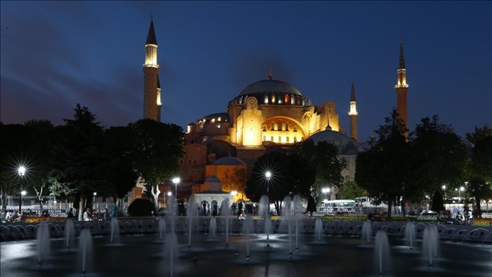 Ayasofya Camisi'nde açılış hazırlıkları sürüyor