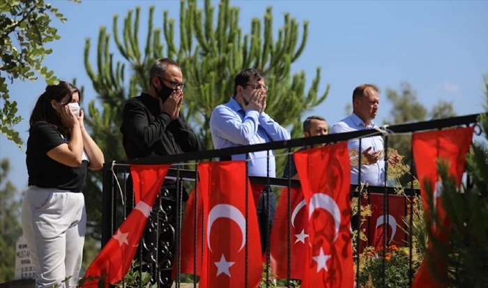 15 Temmuz şehidi polis memuru Sevda Güngör'ün kabrine ziyaret