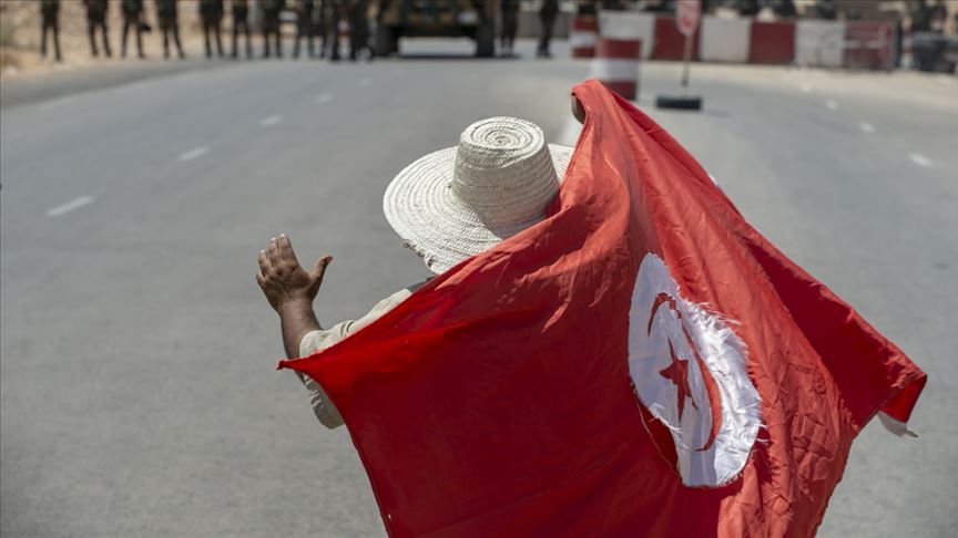 Tunus'ta hükümeti kurma görevi İçişleri Bakanı Hişam el-Meşişi'ye verildi