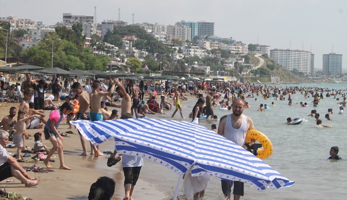 Adana'da sahillerde bayram tatili yoğunluğu