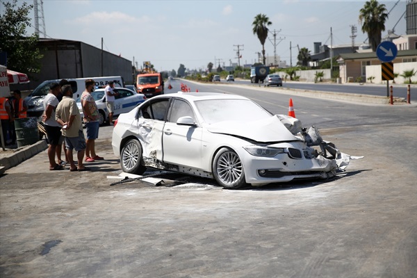 Adana'da trafik kazası: 3 yaralı