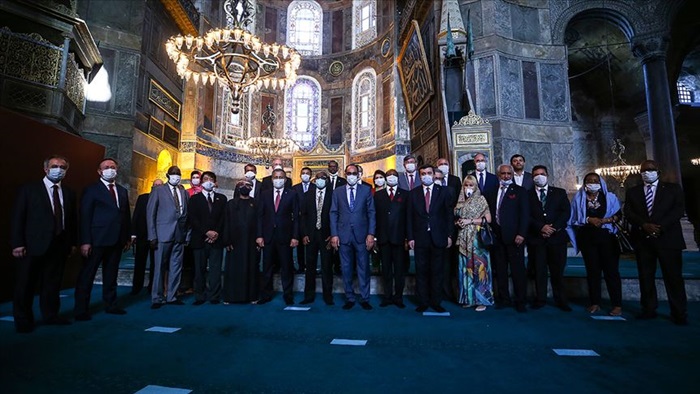 Cumhurbaşkanlığı Sözcüsü Kalın büyükelçilerle Ayasofya-i Kebir Camii'ni ziyaret etti