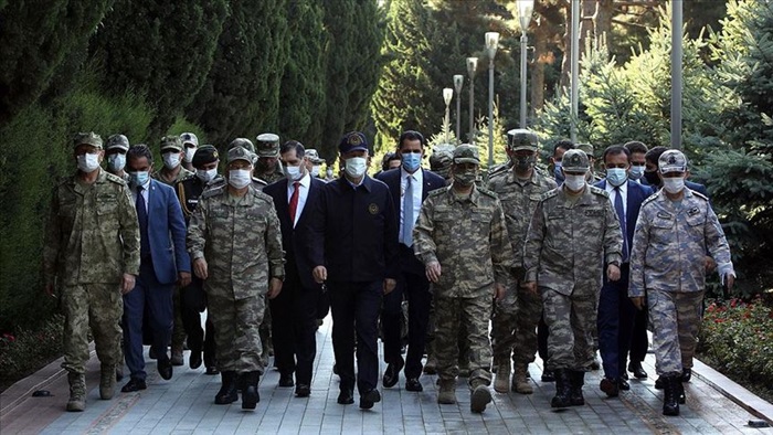 Bakan Akar ve TSK komuta kademesi Bakü'de