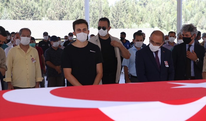 Polis memuru Harun Güven dualarla  toprağa verildi..