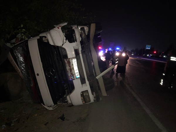 Adana'da tır otomobille çarpıştı: 1 ölü, 2 yaralı