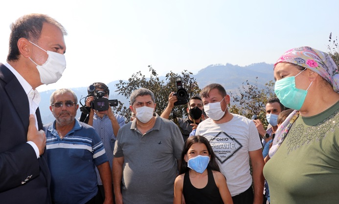 AK Parti Sözcüsü Çelik'ten, Adana'daki orman yangınından etkilenen köylerde..