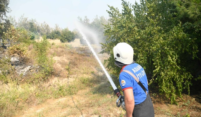 Adana Büyükşehir Belediyesi Kozan'daki yangın için imkanlarını seferber etti