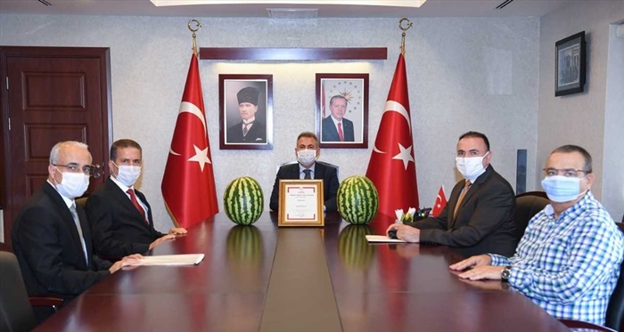 Adana karpuzu coğrafi işaret tescil belgesi aldı