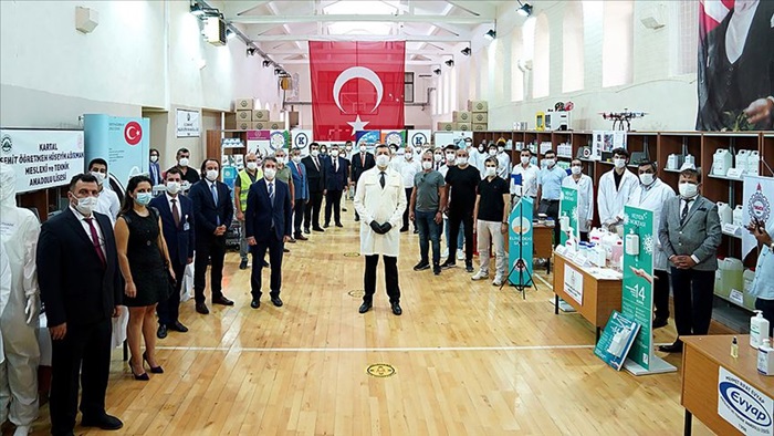 Bakan Selçuk: Meslek liselerimiz, okullarımızın maske ve dezenfektan ihtiyaçlarını karşılayabilecek imkana sahip