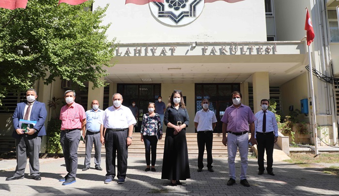 Rektör Prof. Dr. Meryem Tuncel İlahiyat Fakültesini Ziyaret Etti