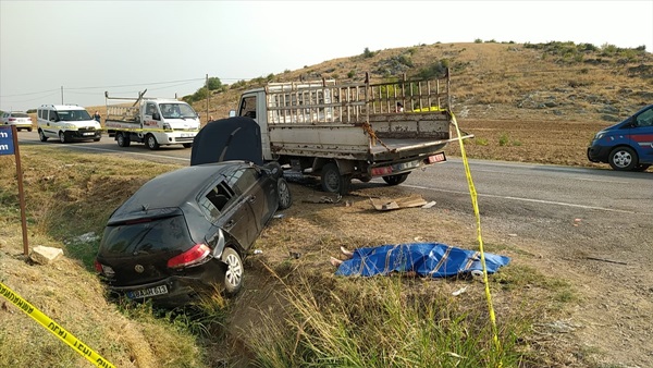 Adana'da otomobil ile kamyonet çarpıştı: 2 ölü, 4 yaralı