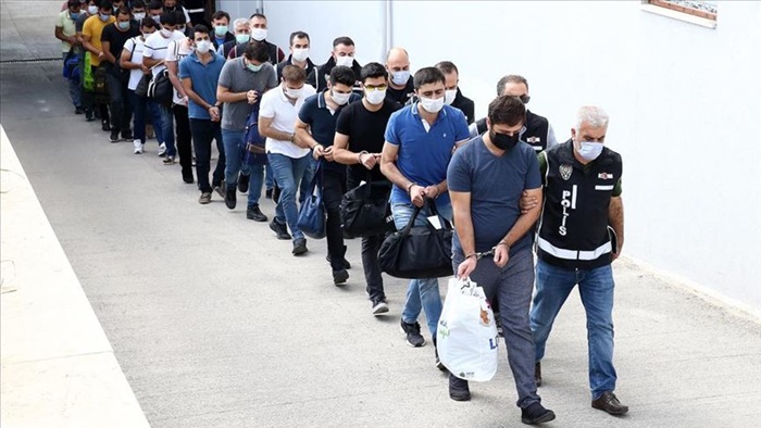 Adana merkezli 15 ildeki FETÖ operasyonunda gözaltına alınan 6 zanlı tutuklandı