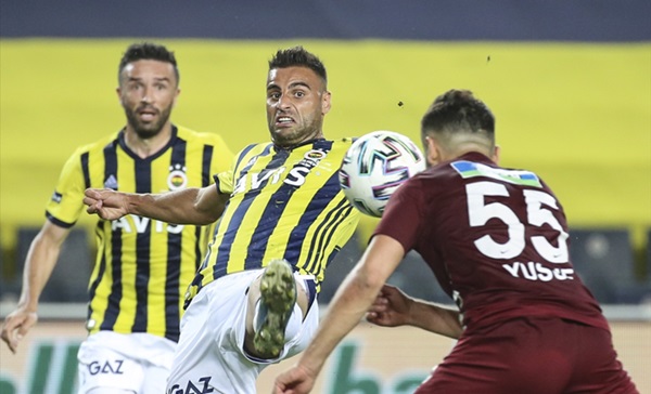 Fenerbahçe yeni santrforunun golleriyle kazandı