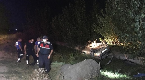 Adana'da trafik kazası: 2 ölü, 1 yaralı