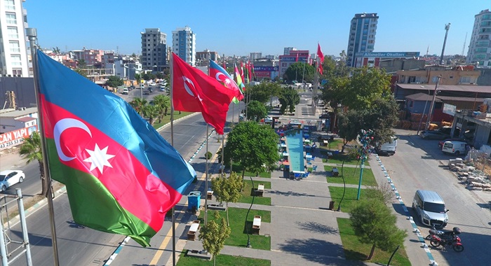 Sarıçam Belediyesinden Azerbaycan'a bayraklı destek