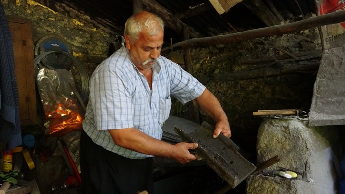 Adana'da boynuz ile demirin buluşması marka oldu