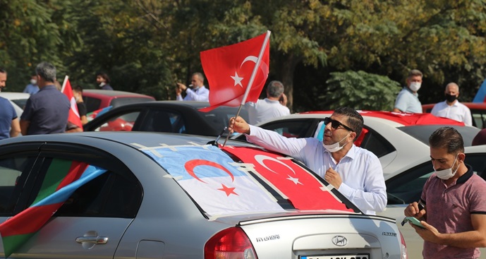 Adana'da Azerbaycan'a destek için araç konvoyu oluşturuldu