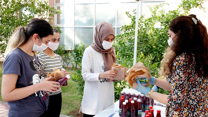 Gıda Gününde Adana Şalgamı ve simit ikram edildi  