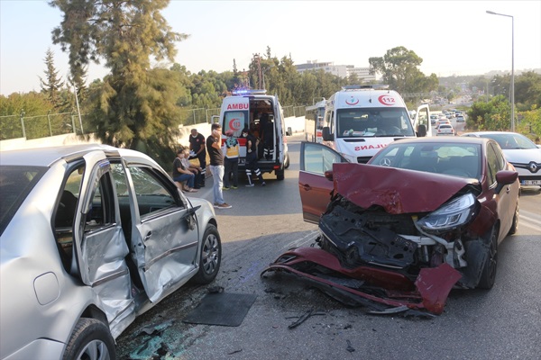 Adana'da trafik kazası: 2 yaralı