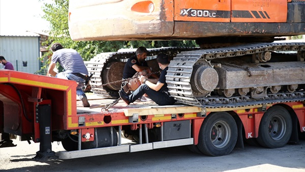 Adana'da iş makinesine gizlenmiş 51 kilo 366 gram eroin ele geçirildi