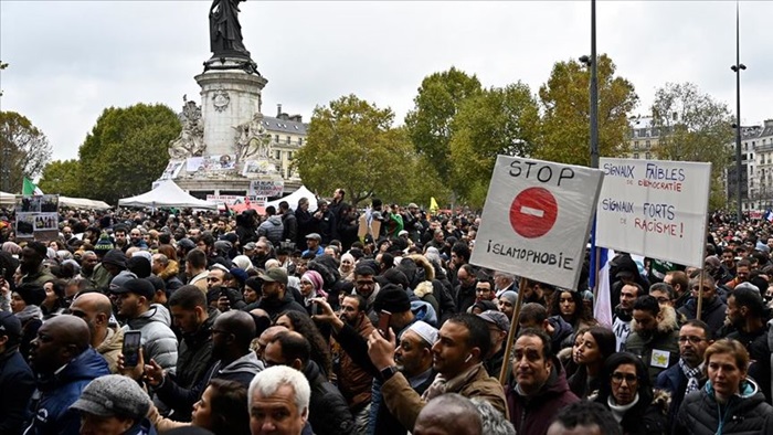 İslam dünyası, Hazreti Muhammed'e hakareti destekleyen Fransa'ya karşı tek ses oldu