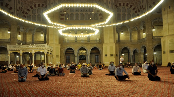 Cuma namazı sonrası bütün camilerde yağmur için dua edildi